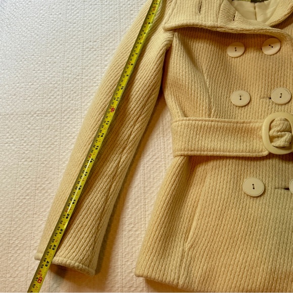 Double breasted pea coat can be worn with or without belt. Fits smaller- 2-4 - Picture 4 of 9